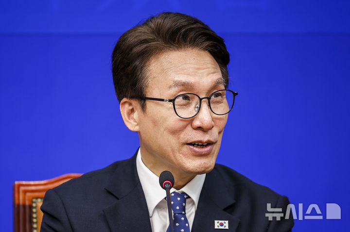 김민석 "가상 자산 과세 그대로 할 것인지 집중 논의…올해 정리해야"