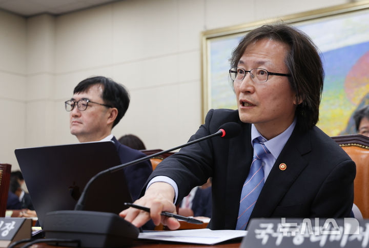 주병기 "상장 자·손자회사 지분율 50%로…자금조달 어려워도 불가피"