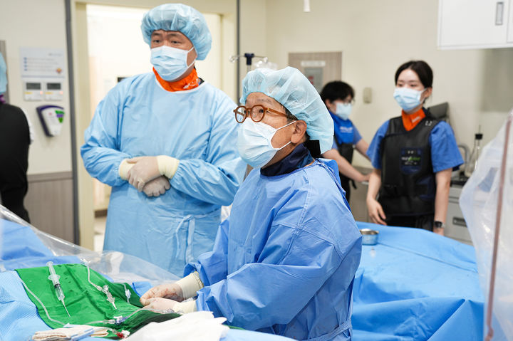 "뇌졸중인데 나는 수술, 누구는 약물"…차이는?