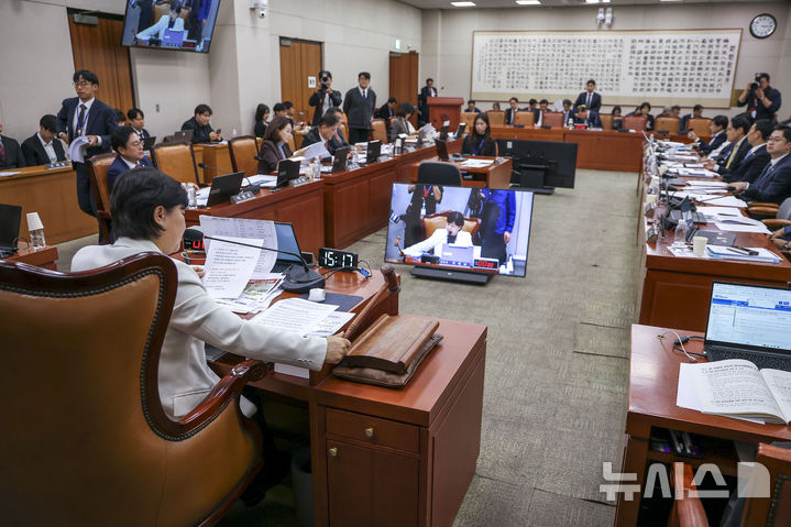 공소청 국감 '정치수사' 공방…與 "검찰 조작기소" 野 "李 공소취소 압박"(종합)