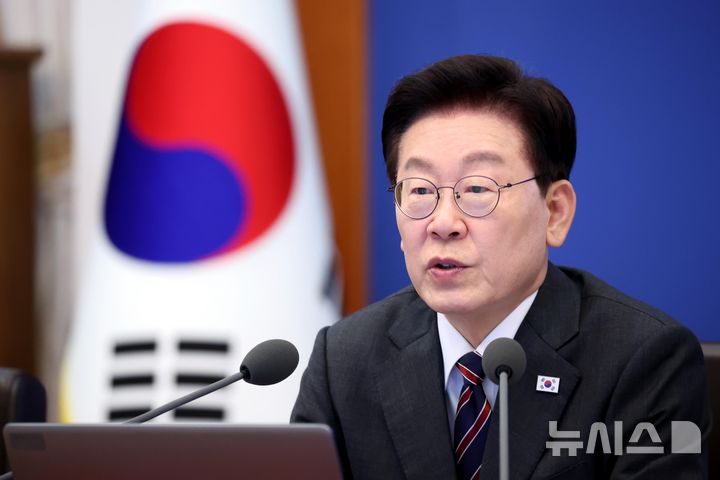 이 대통령 "서민 대출금리 상승 대비해야…노인 일자리 확대 필요"