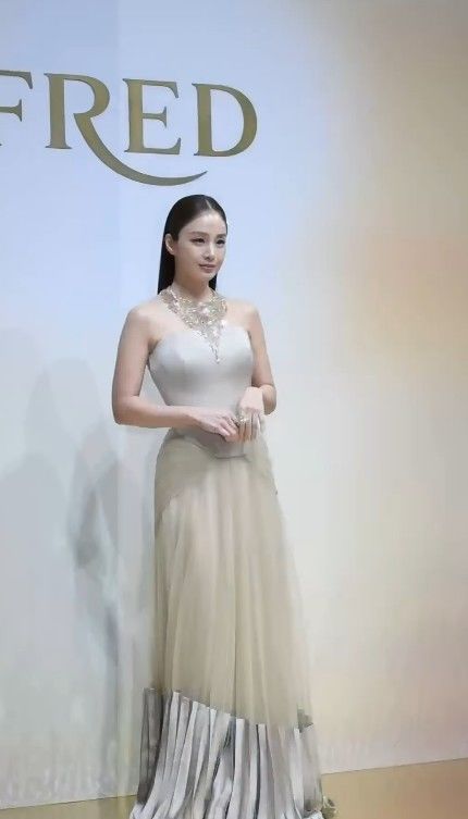 김태희, 오랜만에 등장했는데…"코디 누구냐"