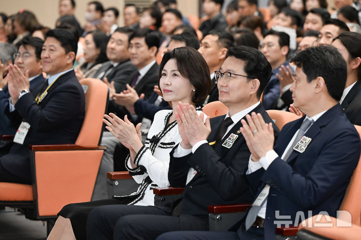 김혜경 여사 "한식의 날로 우리 문화 아름다움 더 널리 알릴 수 있길"(종합)