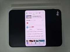 [단독]329만원 '아이폰 듀오' 펼쳤더니 앱 양옆이 텅…네앱·금융 화면 절반이 '검은 여백'