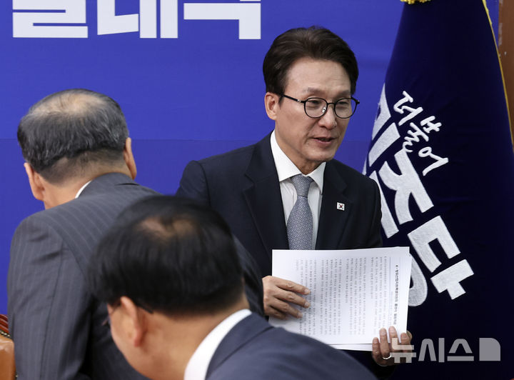 김민석, '조희대 탄핵' 질문에 "국정조사 포함 차근차근 진행"