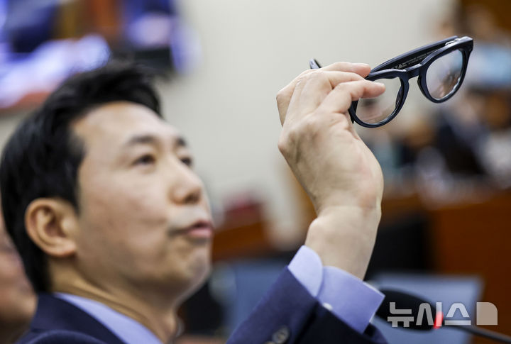 "2000원 스티커로 촬영 표등 무력화"…AI 스마트안경 불법촬영 대책 '공백'