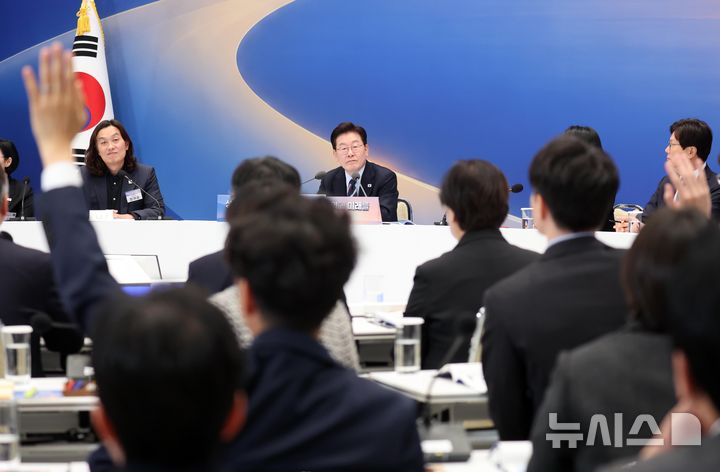 무인 로보택시 상용화 속도…내년 실증차 3000대 투입