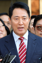 오세훈, 법원 도착해 미소→판결 들으며 주먹 꽉→법원 나서며 울컥