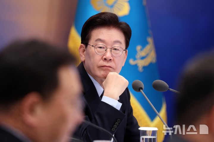 이 대통령, "막상 창업하려면 복잡…필요하지 않은 규제 과감히 걷어야" [뉴시스Pic]