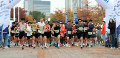 제2회 뉴시스 바다마라톤 10km코스 출발하는 참가자들