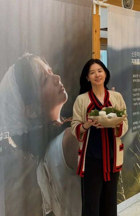 이영애, 화장품 브랜드 대표의 일상…민낯도 청순