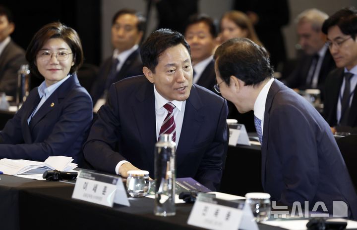 오세훈 무죄에 "보수 대통합" 강조하는 野…與는 "조희대 탄핵" 공세