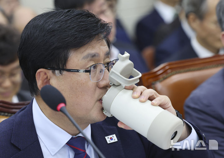 기후장관, 석탄화력발전 최소출력 60% "기준 하향 검토할 것"