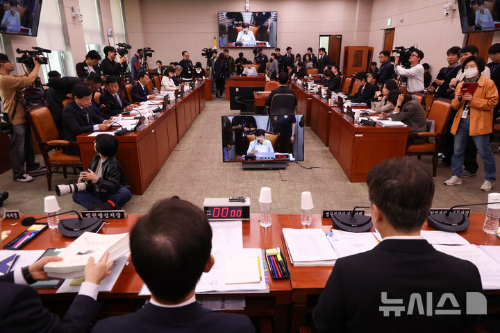 여야, 법사위서 '오세훈 무죄' 공방…여 "엉망진창 판결" 야 "이 대통령 재판부터"