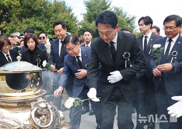 장동혁·오세훈 등 野 인사들 박정희 추도식 참석…"박정희 정신 이어가겠다"
