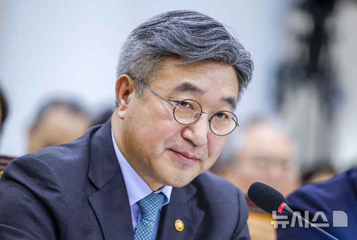 윤호중, 중수청장 국무회의 배석 논란에 "그간 안해서 중립 지켰나"