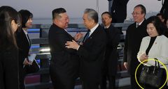 최선희 북한 외무상 이브생로랑 핸드백 애용