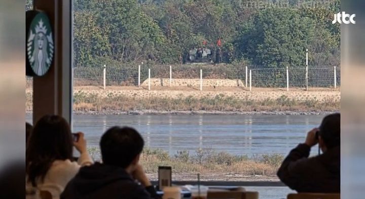 스타벅스 창밖 北 122mm 자주포 직관?…김포 애기봉점 사진의 진실