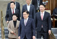 국정감사대책회의 참석하는 국민의힘 의원들