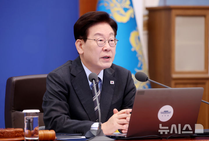 이 대통령 "주택 착공 실적 최대한 높여야…국가적 신용·재정지원 고려"