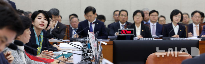 압수수색 후폭풍…"아주대병원 소아응급센터 교수 7명 사직 의사"