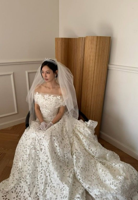 46세 김소연, 결혼 9년 만에 다시 웨딩드레스 입었다