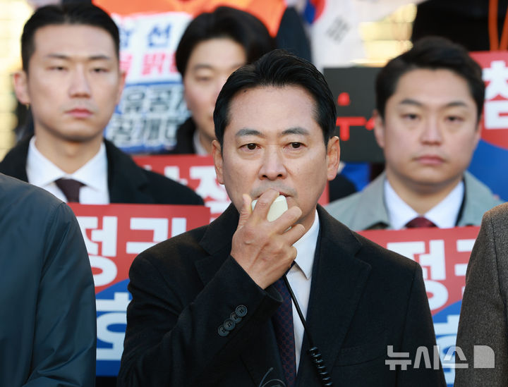올공 투표지 공개 검증 현장 찾은 장동혁 "철저하게 검증 돼야" [뉴시스Pic]