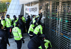 봉쇄 풀리는 올림픽공원 핸드볼경기장 개표소