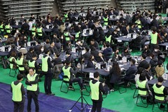 특검, 투표상자 개봉해 '247만장 육안 검증'…현장서 실랑이도
