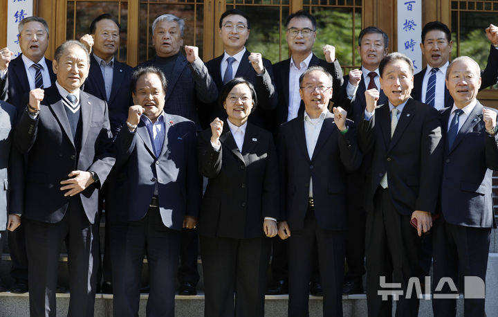 한 총리, '코그페' 앞두고 상인회장 간담회 "현장 체감경기 부족…내수 활성화 매진"(종합)