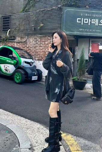 52세 오나라, 미니 원피스에 롱부츠 패션 소화