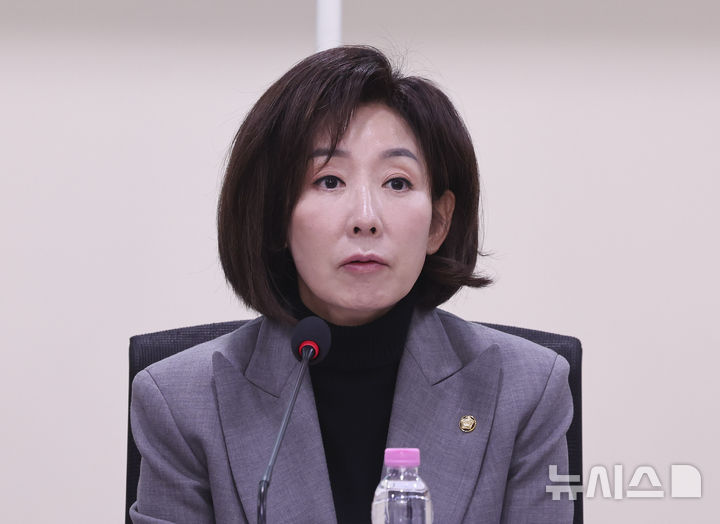 나경원 "사전투표 폐지해야…불공정 구조적 결함"