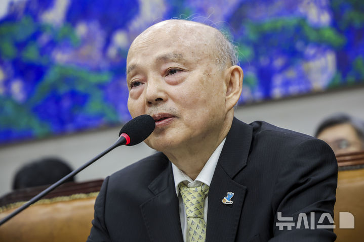안창호 인권위원장 "'윤석열 방어권 보장' 생각 변함없어…난 당당"