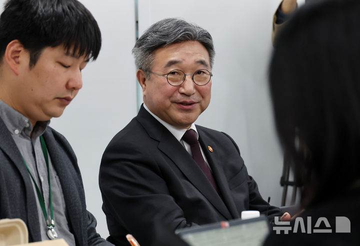 윤호중 "추미애 '소방 인사권' 사실 아냐…담뱃세 일몰분 활용은 검토"