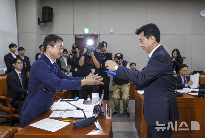 이진숙 5·18 토론회 허용 공방…與 "국회도서관 대관 부적절" 野 "사전 검열 안 돼"