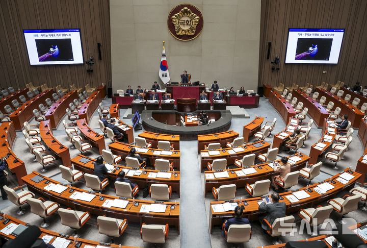 여야, 예결위서 미래대응기금 공방…"청년 보호" "총선용 쌈짓돈"