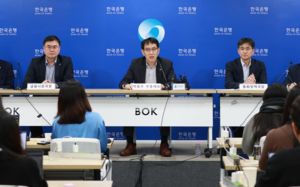 한국은행 "외환시장 쏠림 뚜렷해지면 대응할 것"