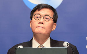 이창용 "최악땐 스태그플레이션 가능성도"