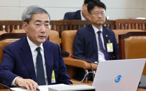 신현송 딸 '위장전입' 이어 '불법여권' 논란