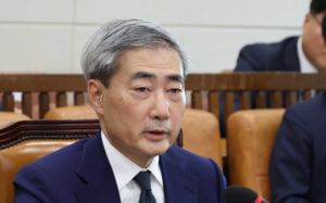 신현송 딸 위장전입 이어 '불법여권' 논란