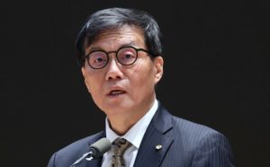 이창용 퇴임…"구조개혁 없인 성장 어렵다"