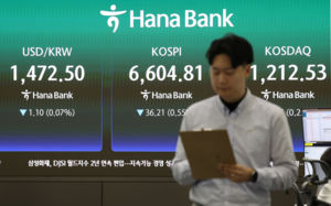 삼성전자, 1% 안팎 약세…SK하이닉스 강보합