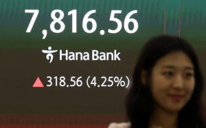 코스피, 첫 7800선…'매수 사이드카' 또 발동