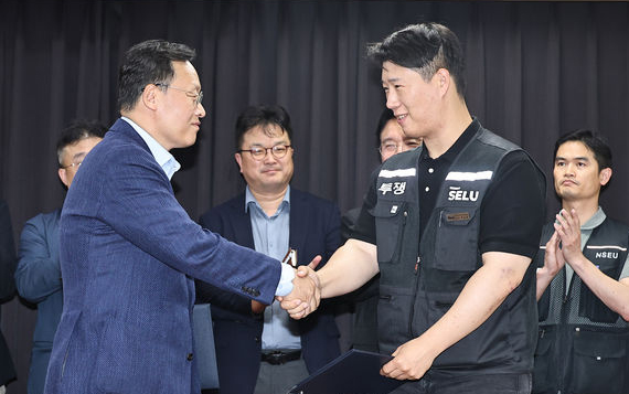 "밤잠 설쳤는데"…파업 유보에 개미 안도