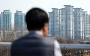 가계대출 9.3조 폭증…고연봉자 신용대출 죈다