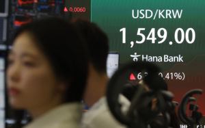 외인 매도에 속수무책…IMF 수준 치솟은 환율
