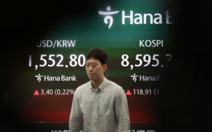 美 기술주 훈풍에도…코스피 8300대로 하락