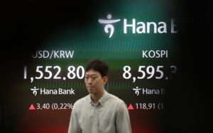 美 기술주 훈풍에도…코스피 8300대 하락