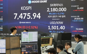 '2부 리그' 오명…코스닥 떠나는 대장주들