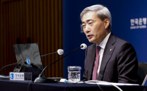 긴축 공식화…"10월 추가 금리 인상" 무게
